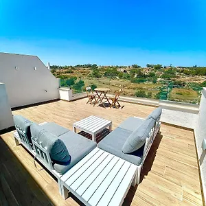 apt-modern-penthouse-with-amazing-views-in.hotelssaintjulians.com/
